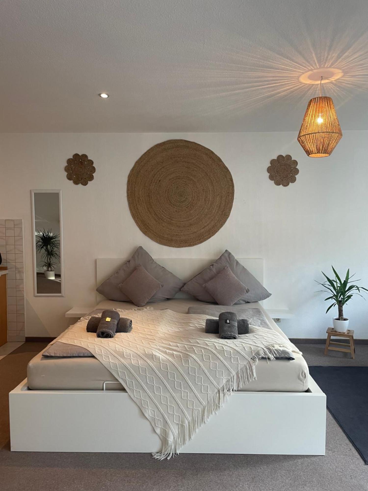 Kingsize Bett Boho Apartment Mit Tiefgarage Naehe Salzburg Freilassing Extérieur photo